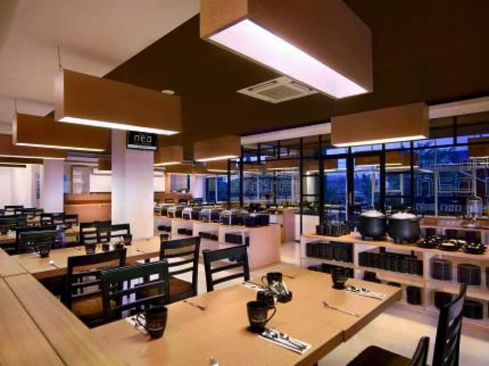Hotel Neo Candi Simpang Lima - Semarang By Aston Exterior foto