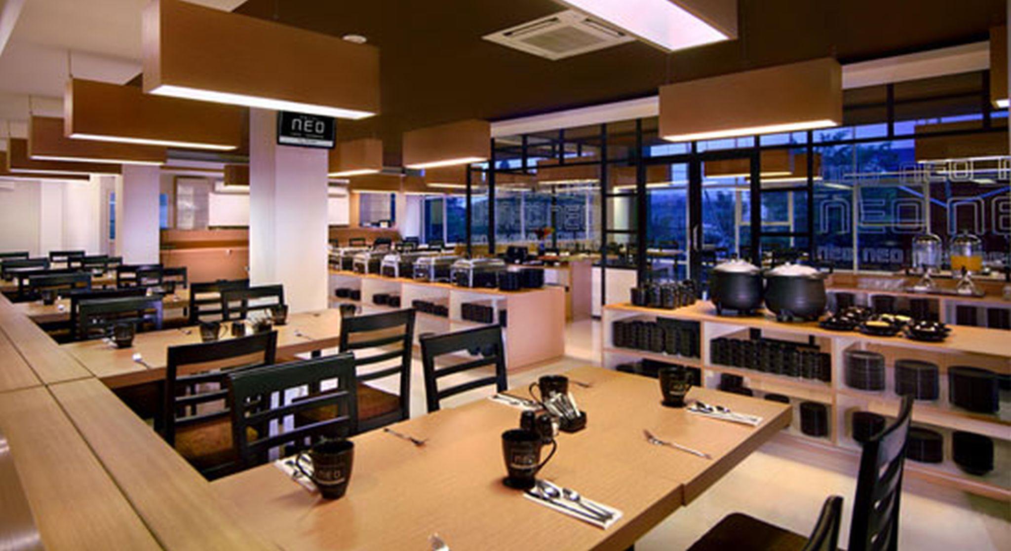 Hotel Neo Candi Simpang Lima - Semarang By Aston Exterior foto