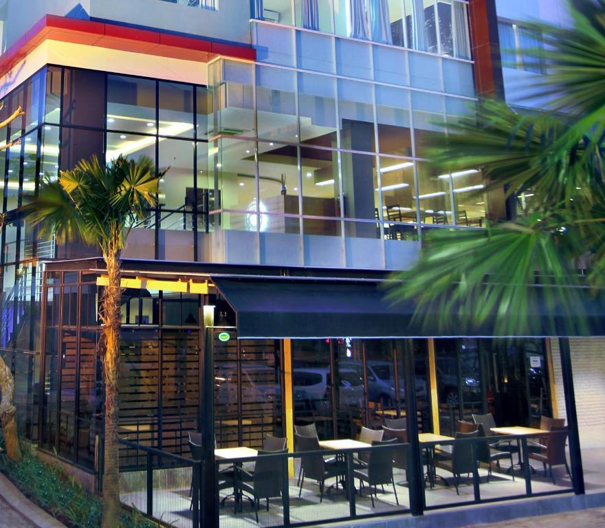 Hotel Neo Candi Simpang Lima - Semarang By Aston Exterior foto