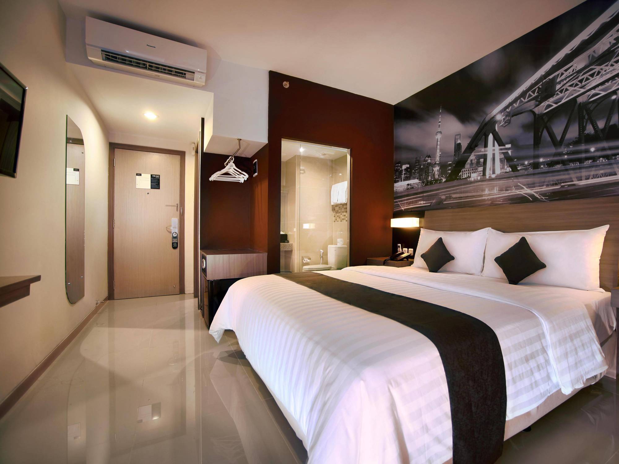 Hotel Neo Candi Simpang Lima - Semarang By Aston Exterior foto
