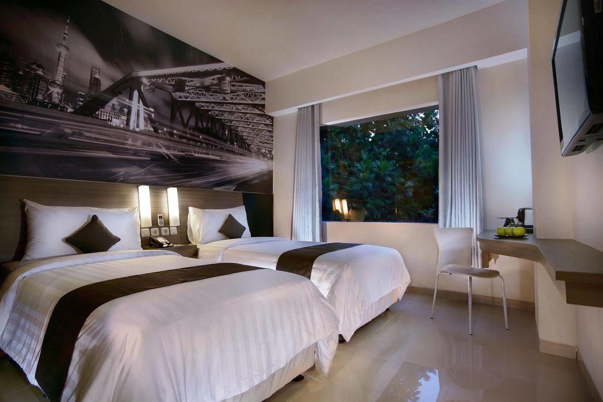 Hotel Neo Candi Simpang Lima - Semarang By Aston Exterior foto