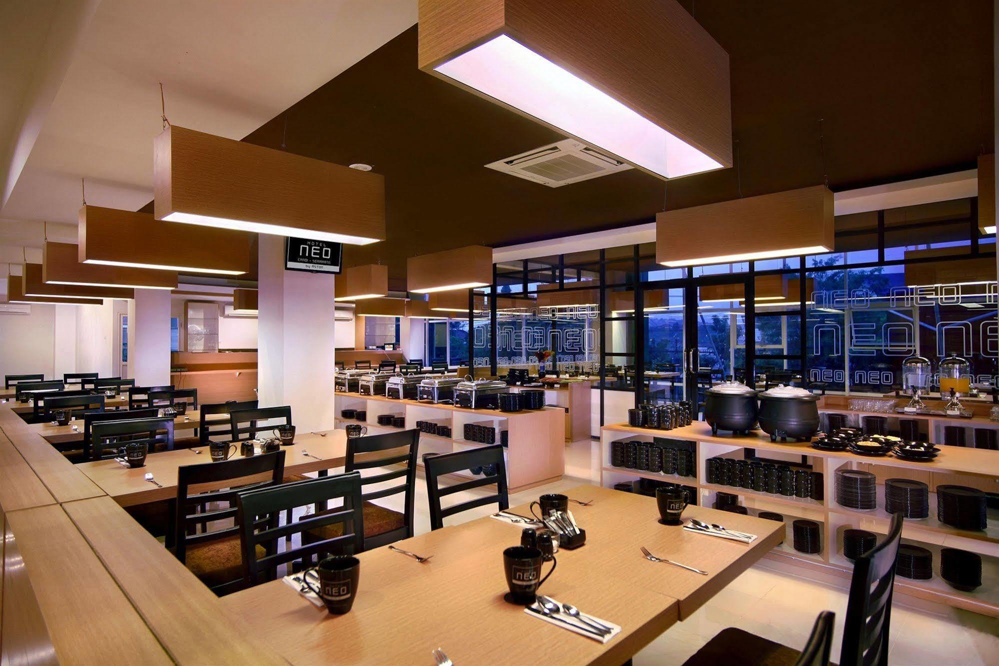 Hotel Neo Candi Simpang Lima - Semarang By Aston Exterior foto