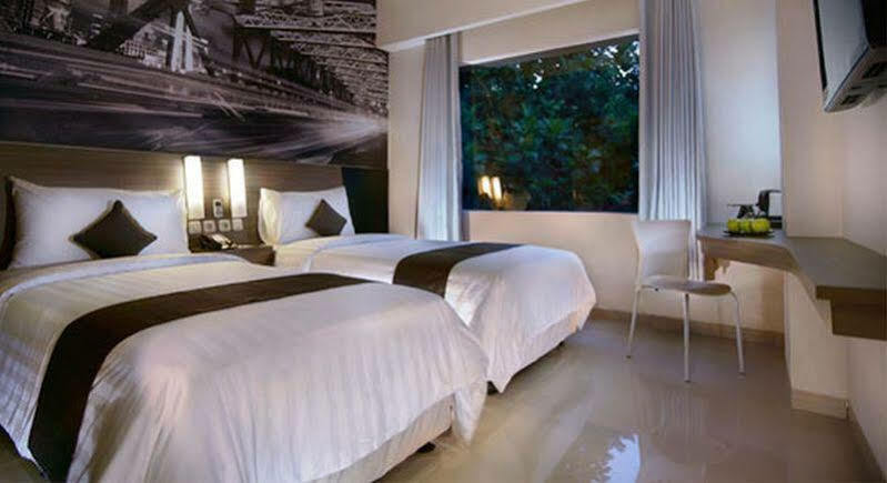 Hotel Neo Candi Simpang Lima - Semarang By Aston Exterior foto